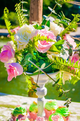 wedding table pink flowers