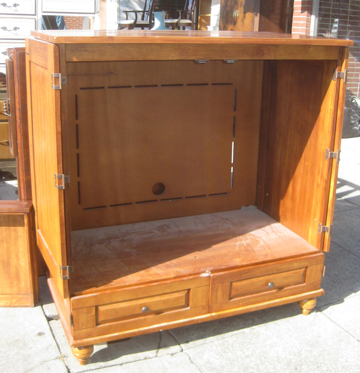 UHURU FURNITURE & COLLECTIBLES SOLD TV Armoire 140
