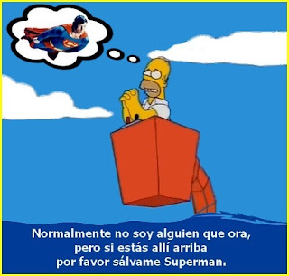 Homero Simpson orando a Súperman.