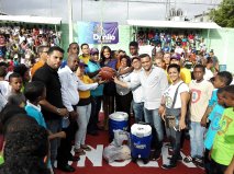 Movimiento “Decisión Juvenil con Danilo” apoya juegos deportivos del sector Simón Bolívar de la capital; entrega útiles deportivos. 