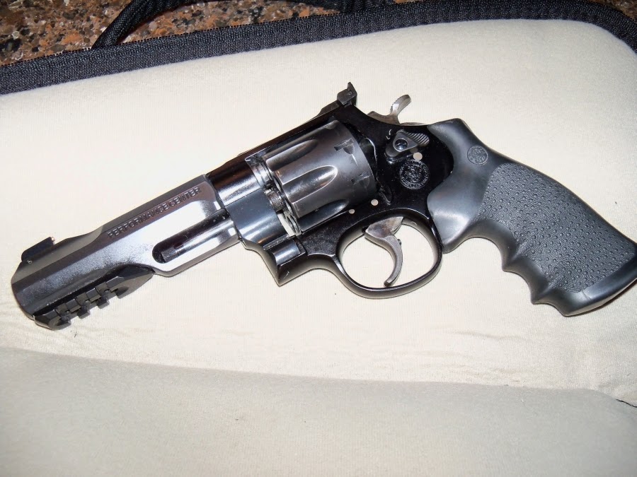 смит и вессон р8. Revolver r8 muzzle. R8 пистолет варфейс. Smith & wesson m&p r8. S&w r8 кабура.