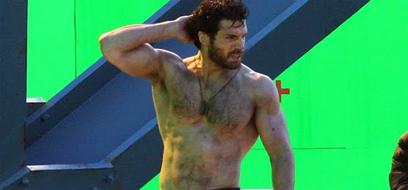 SHIRTLESS ACTORS : Henry Cavill shirtless set shots from Superman
