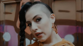 Clau - Menina de Ouro