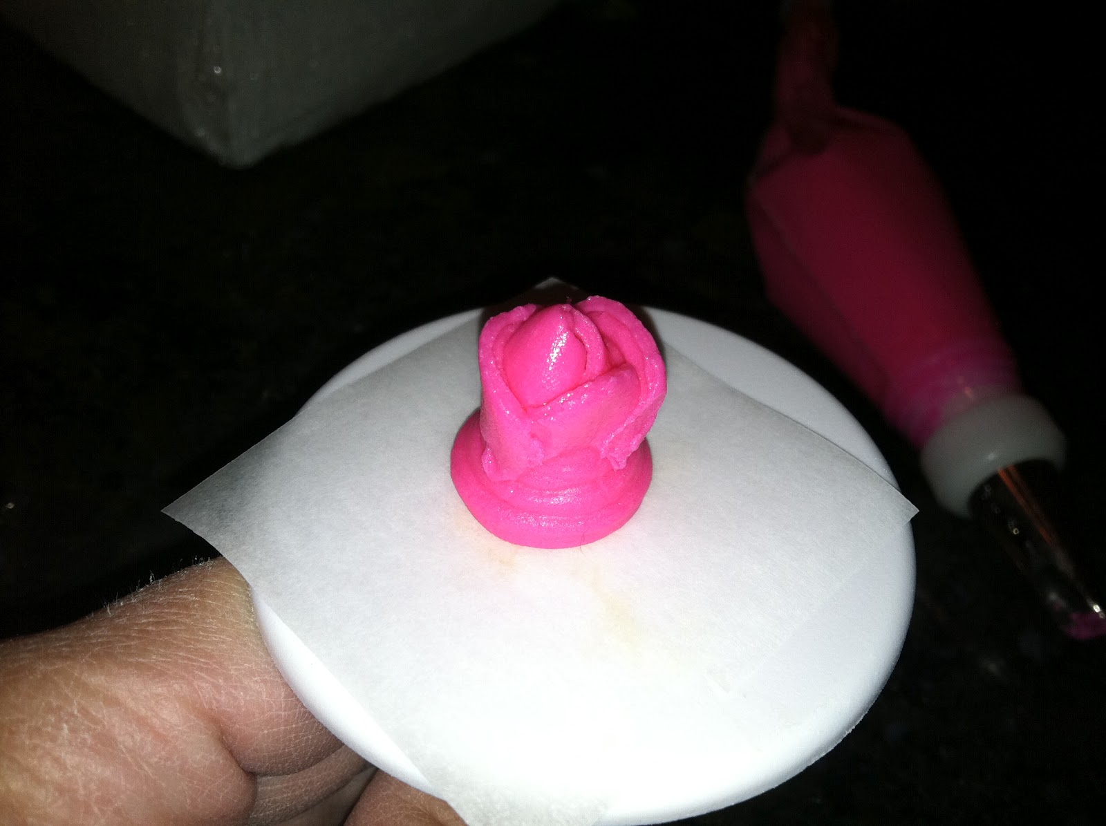 The Iced Queen Piping Roses with StarCut Tip 64