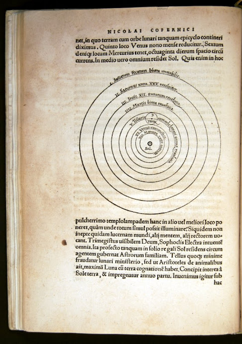 Copernicus's diagram with three orbits for the moon between Venus and Mars