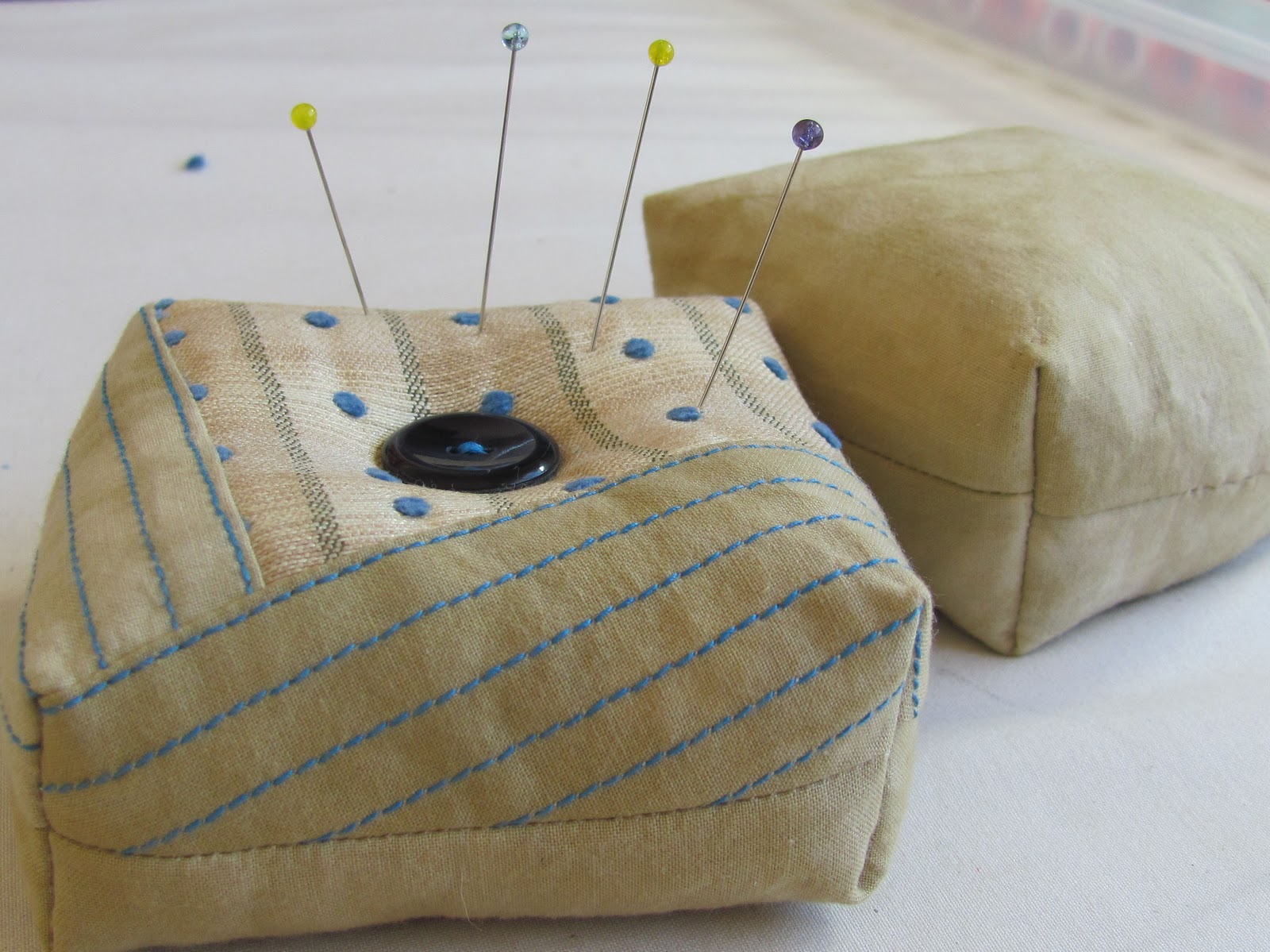 Peck's Pieces Square Pincushion with out a Sewn in Gusset