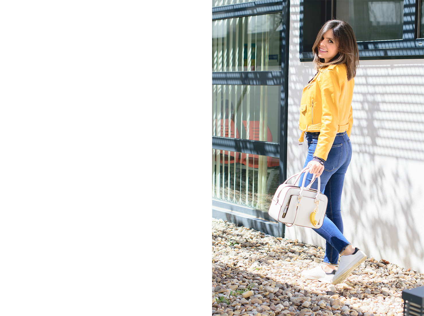 Look de estilo navy con biker amarilla de Zara