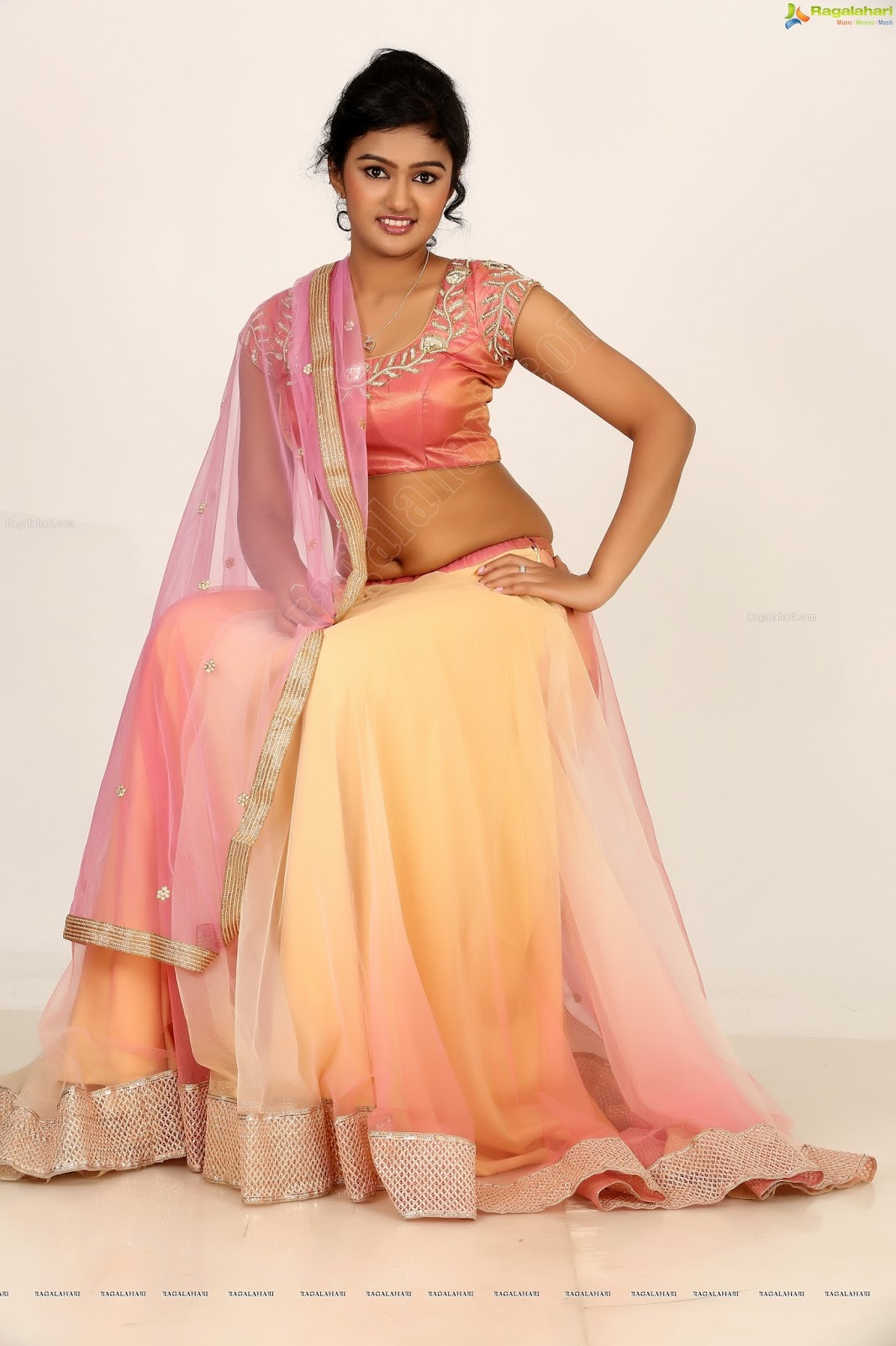 Saveri Durgam Hot Spicy Navel Show Pics Cap