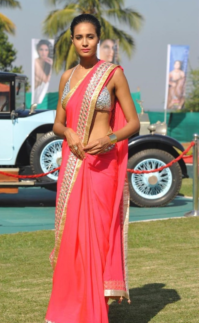 Hot Desi Model In Saree And Bikini Interfaith Xxx