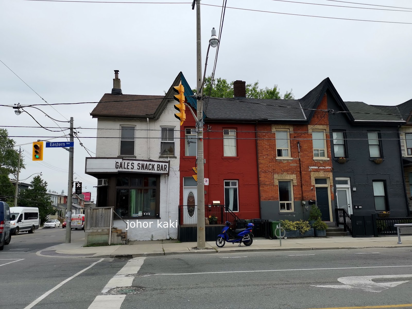 The Cheapest Restaurant in Toronto 💵 Gale's Snack Bar Tony Johor Kaki