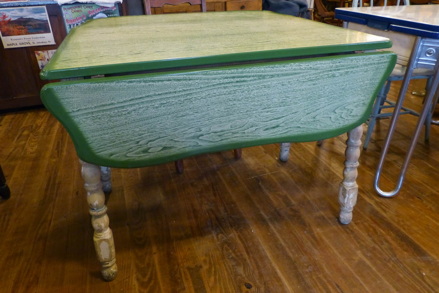 The Wildwood Flower 1930s Green WoodGrain Enamel Table
