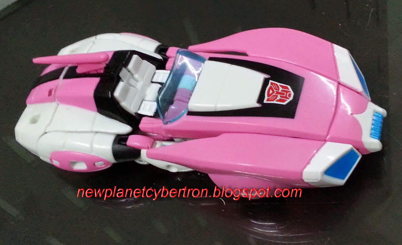 New Cybertron Transformers Review Arcee (IDW Generation Deluxe)