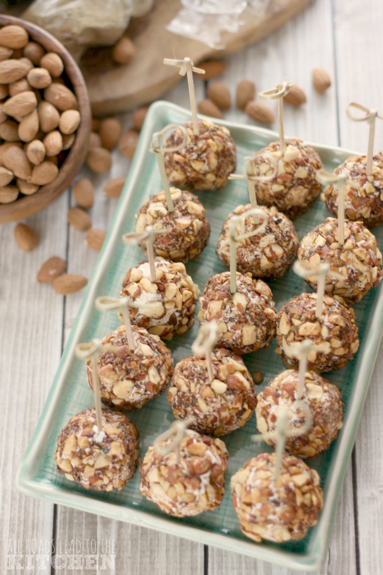  Herbed Almond Encrusted Goat Cheese Bites | #CelebrateAlmonds