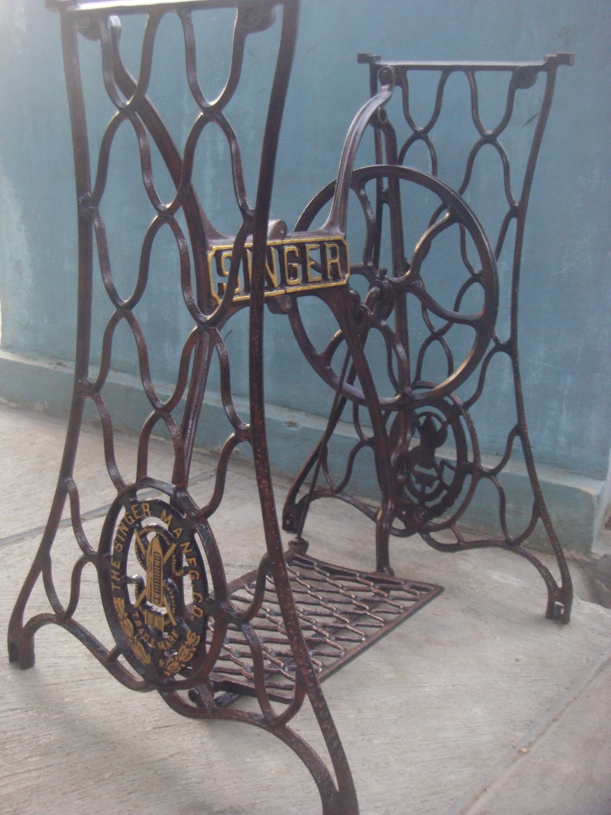 Barang Antik dan Unik: JUAL KAKI MESIN JAHIT SINGER TUA