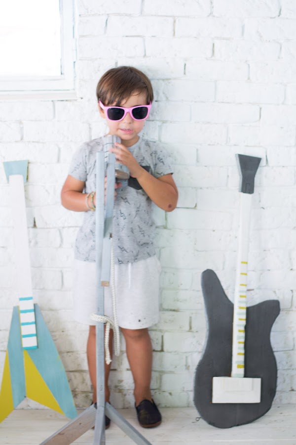 Guitarras y micrófono de madera diy