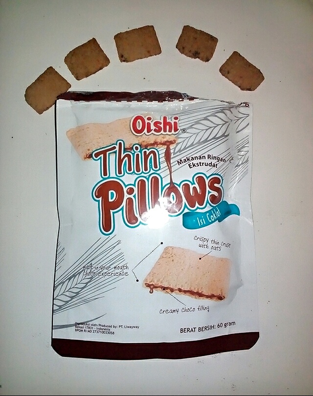 phietuphiet's Review Oishi Thin Pillows (from lifull hadiah)