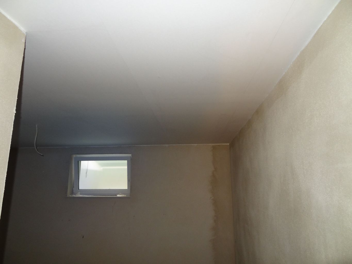 ...unser Haus entsteht: Fliesen Teil 6, Vlies-Tapeten Teil 3, Sanitär