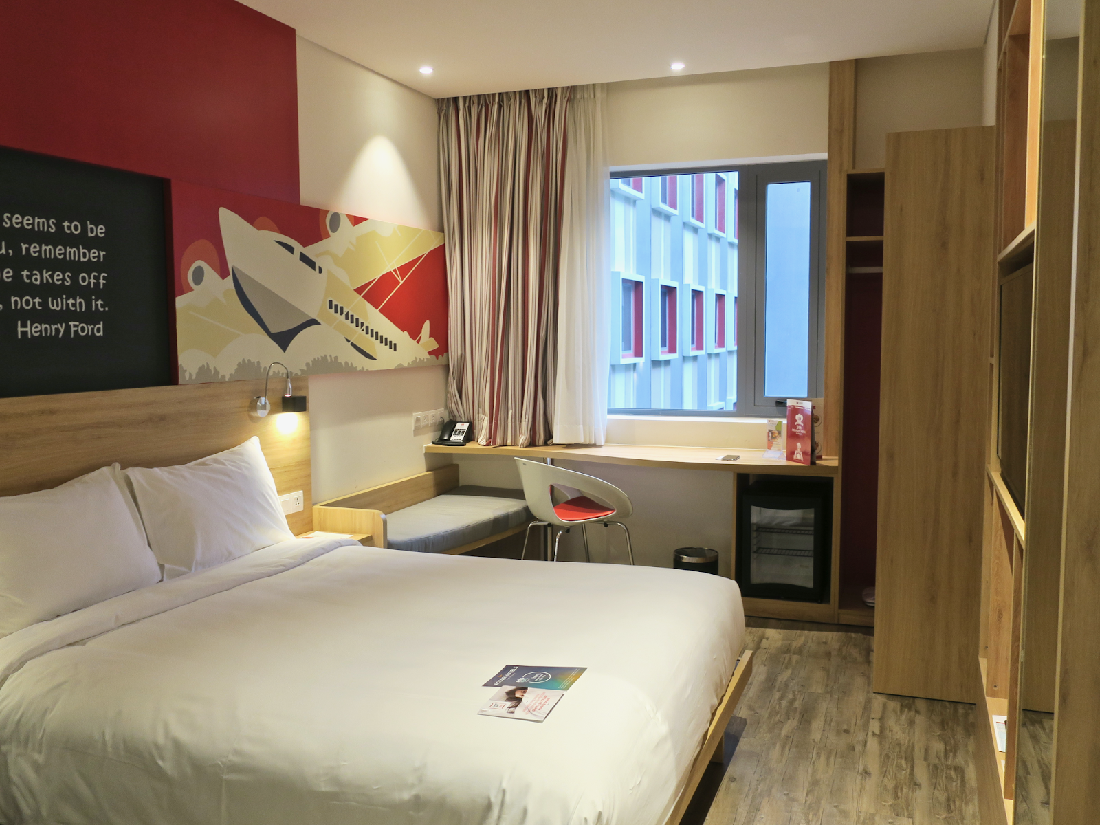 IBIS SAIGON AIRPORT HOTEL