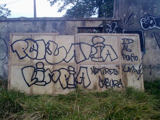 Grafiti: PECUARIA LIMPIA. NO TIRES BASURA. ID AL PUNTO LIMPIO