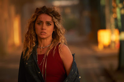 The Informer 2019 Ana De Armas Image 1