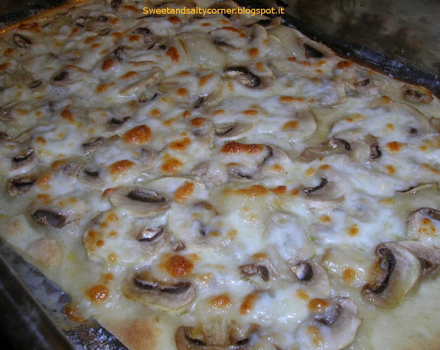 pizza bianca ai funghi champignon