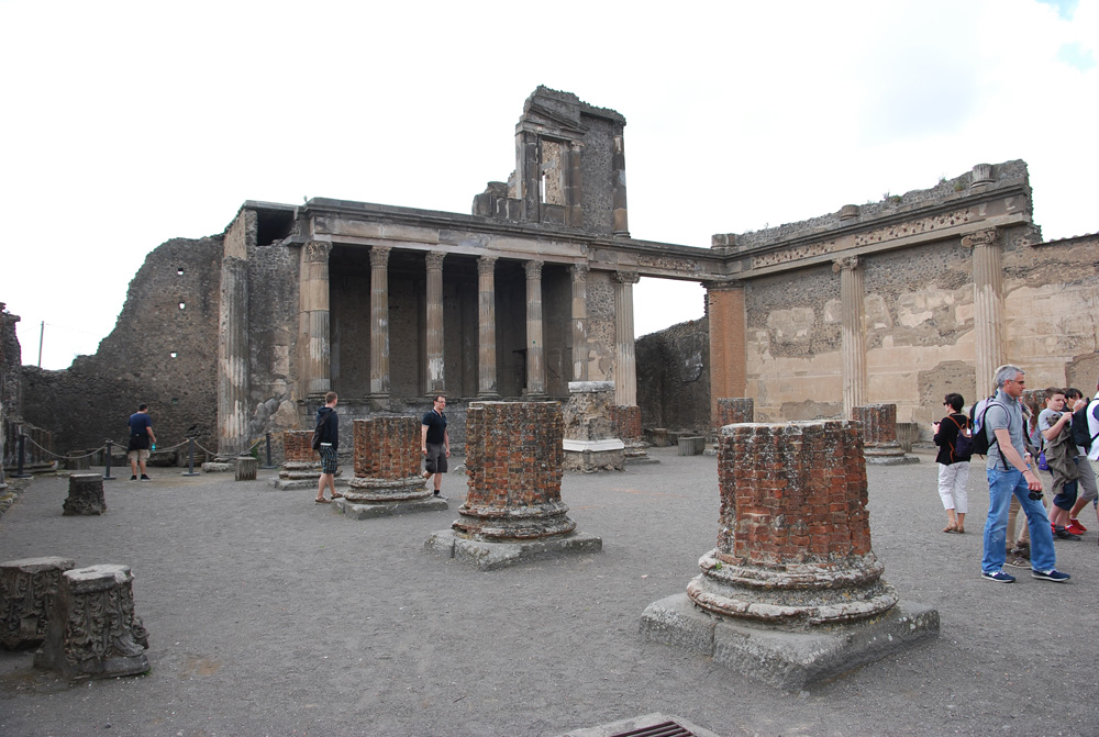 Footloose with Diana Pompeii Forum and Temples