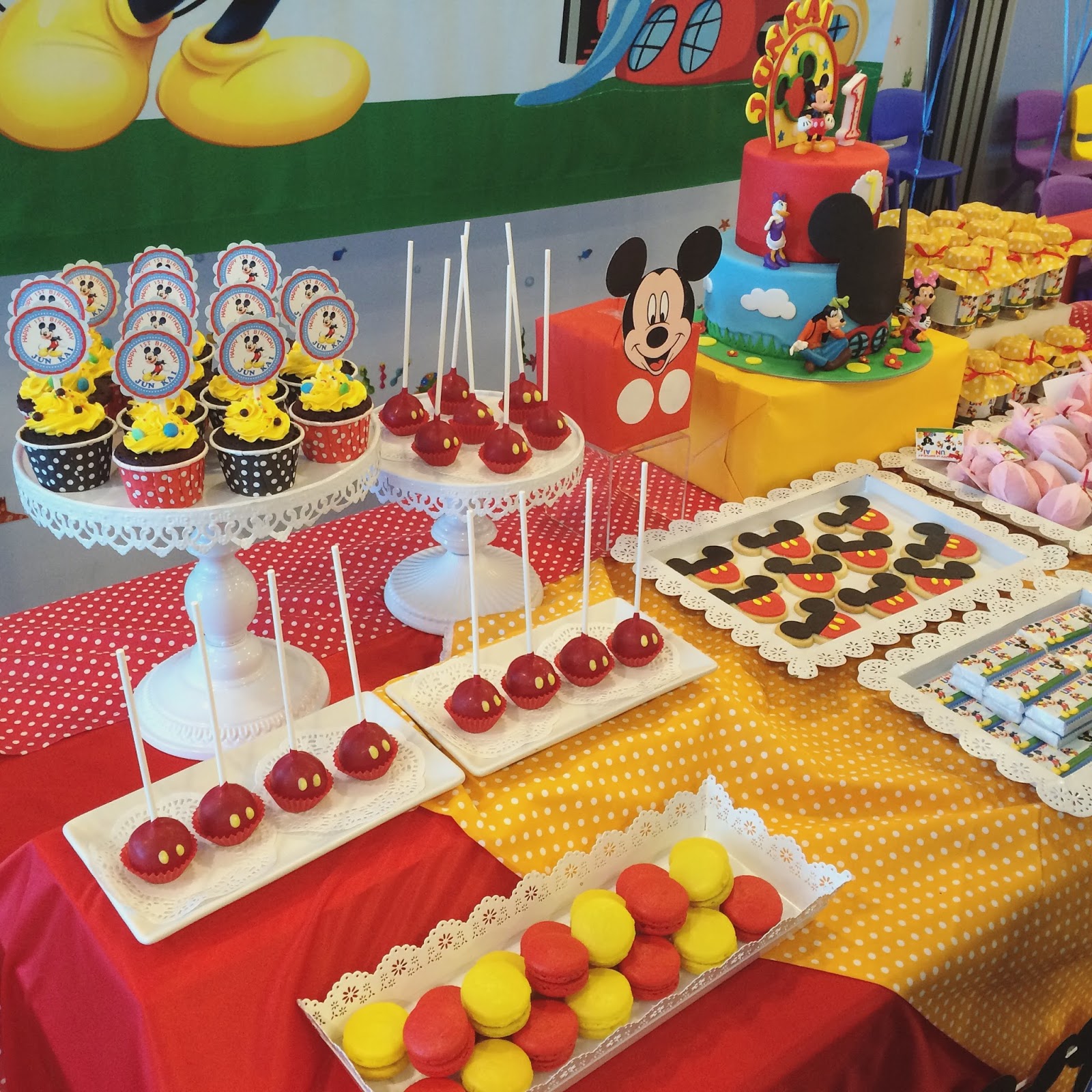 Mickey Mouse Clubhouse Cake & Desserts
