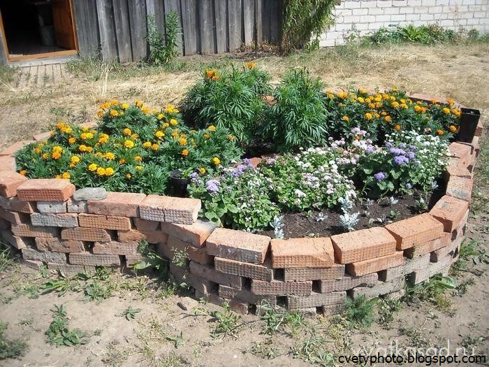 Клумбы Из Кирпича Для Цветов Фото
