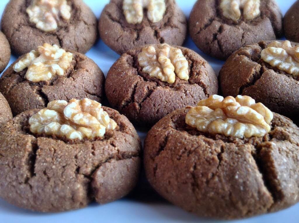 PEKMEZLİ VE CEVİZLİ KURABİYE Ayla Demir