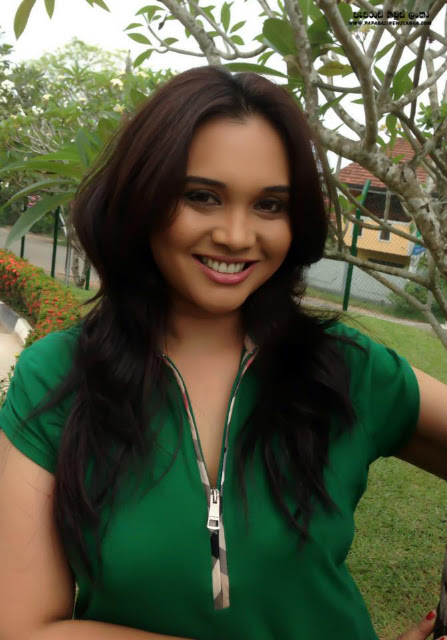 Gayathri+Dias+(16).jpg