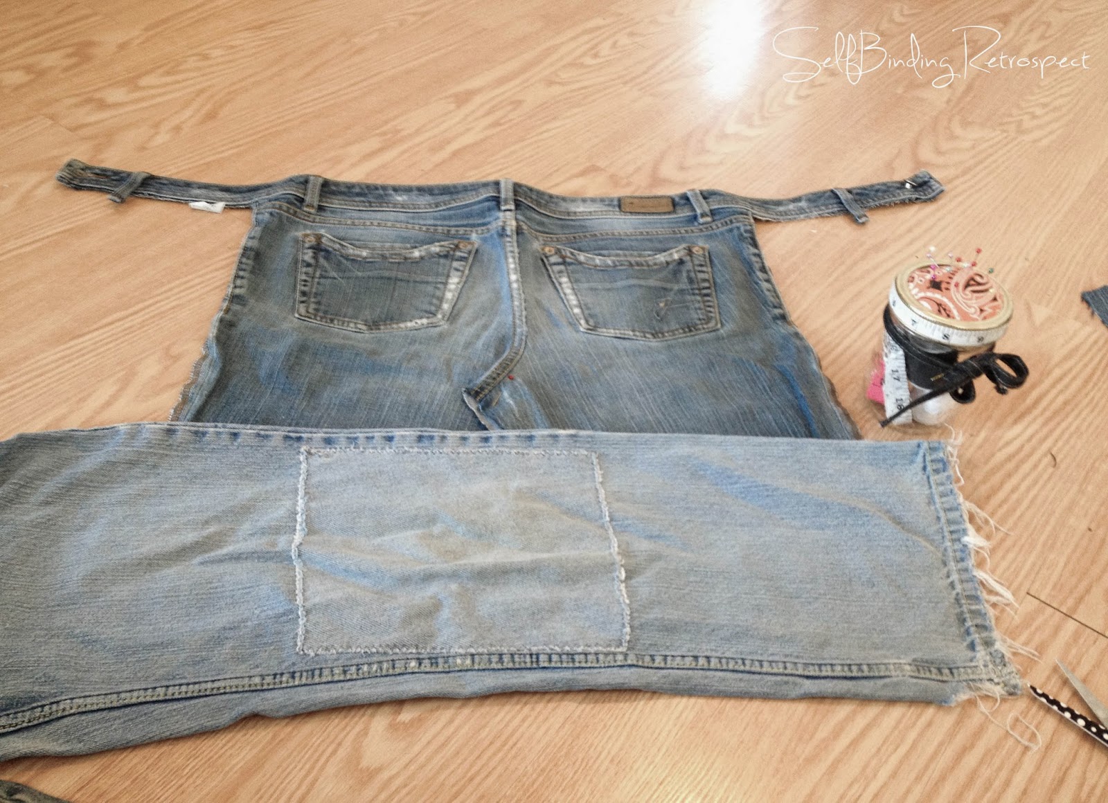 Make a backseat organizer out of old jeans 