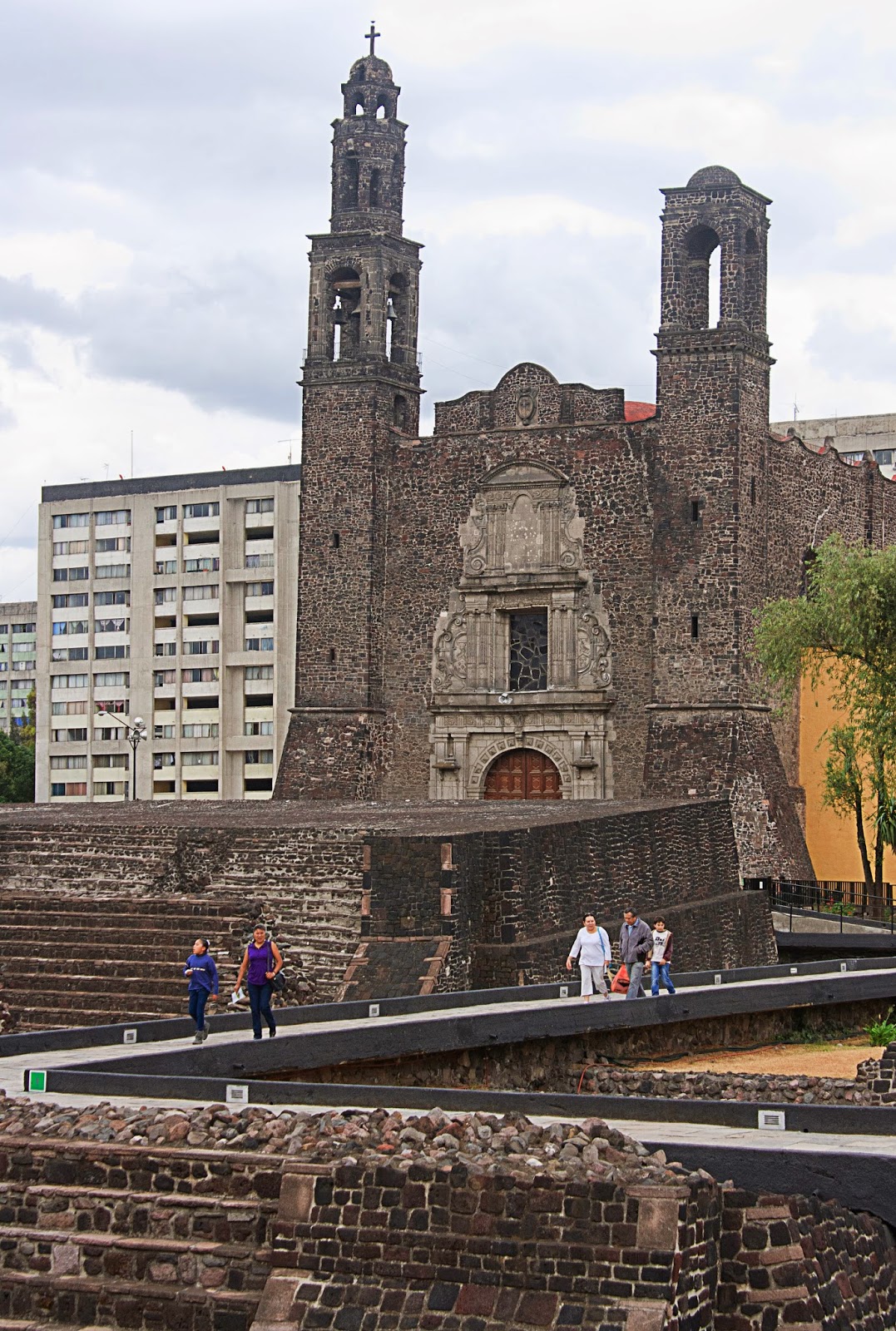 AixaLGfotocuba Zona Arqueológica de Tlatelolco. Plaza de las tres culturas. AixaLGfotocuba Zona Arqueológica de Tlatelolco. Plaza de las tres culturas.