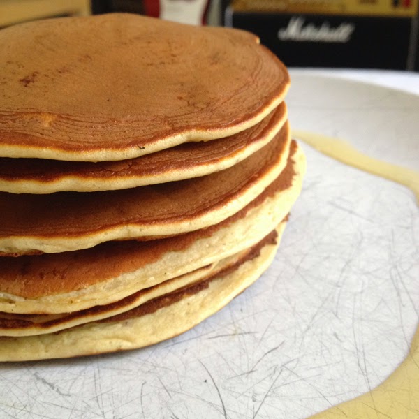 protein banana pancake stack. #pancakes #breakfast hungrylittlebear.blogspot.com