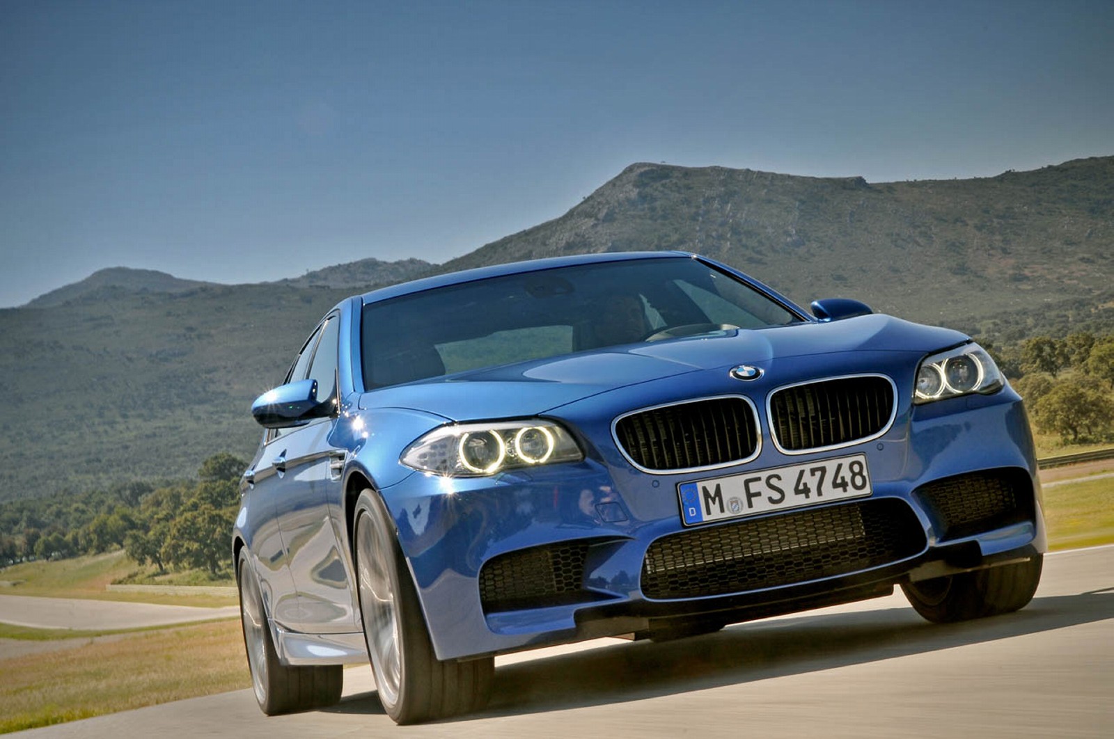 Driving Luxury: The 2012 BMW M5