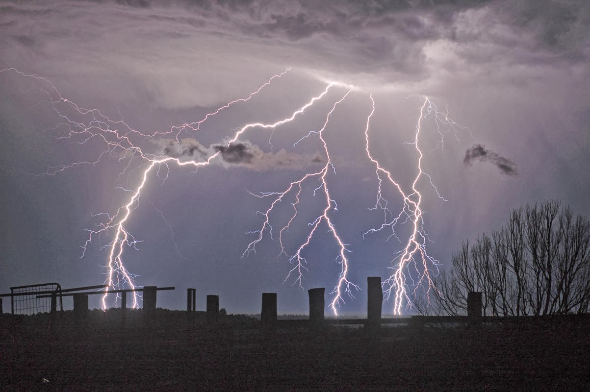 GoosBall Lightning flash photography (22 Pics)