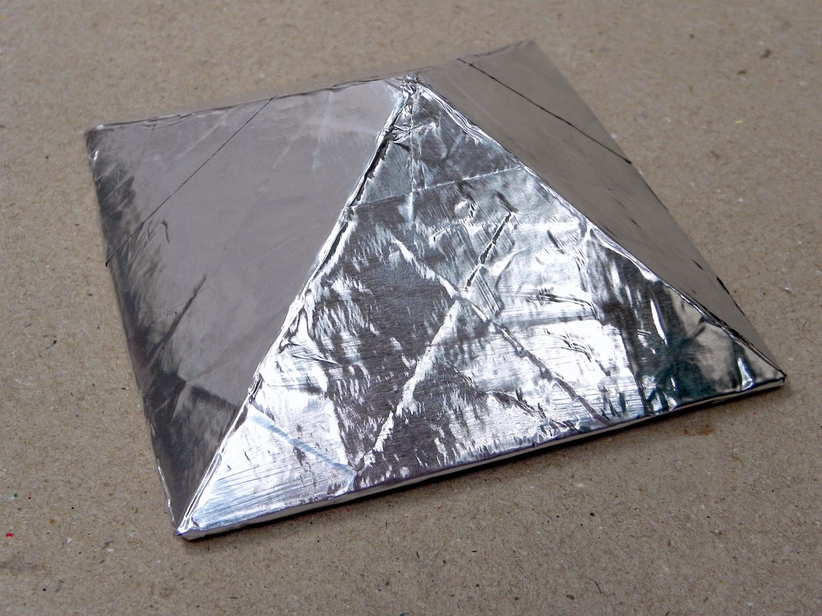 Smart n Snazzy: DIY ~ Pyramid Stud Wall Decor