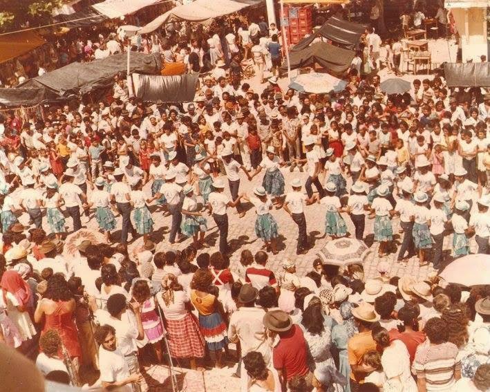 Apresentação de grupos de dança Apresentação de grupos de dança