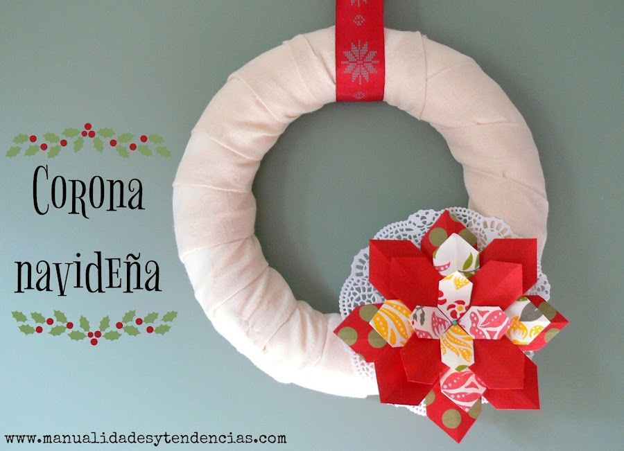 Corona navideña hecha con flor de papel origami