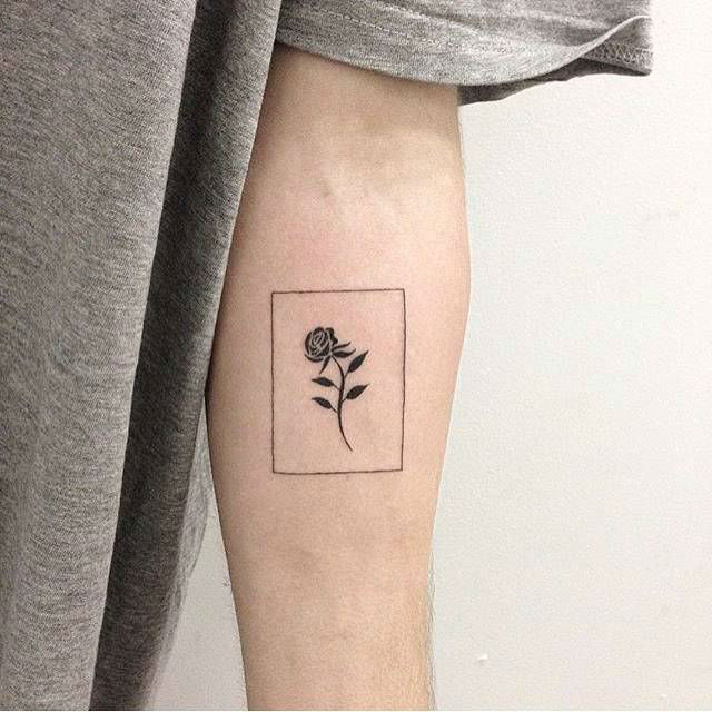 Mini tatuagens de flores para as mulheres Mini tatuagens de flores para as mulheres