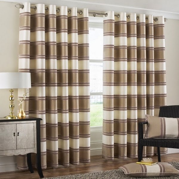 Rideau avec des bandes de tissu