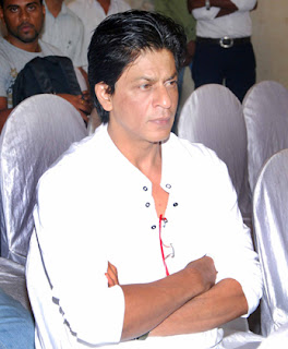 SRK at the prayer meeting of Ravindra Indulkar