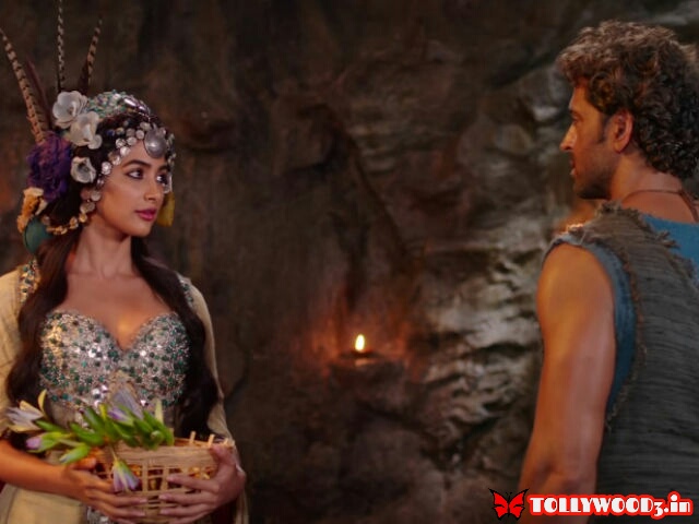 Latest Pooja Hegde and Hrithik Roshan Mohenjo Daro Movie Photos