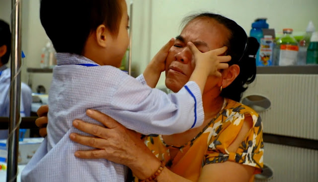 Cháu bé 5 tuổi kiên cường chống chọi với bệnh ung thư máu Cháu bé 5 tuổi kiên cường chống chọi với bệnh ung thư máu