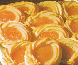 Marcipaniniai sausainiai su abrikosais Marcipaniniai sausainiai su abrikosais receptas, marcipaniniai sausainiai