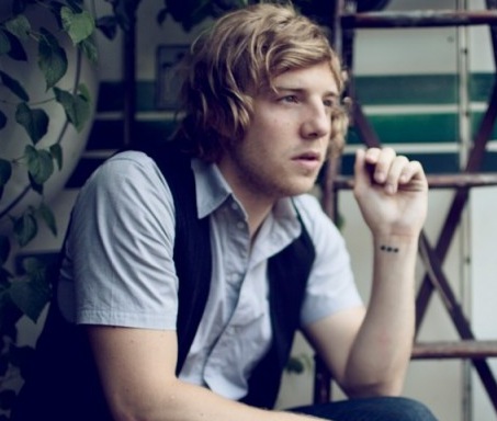 Biodata Andrew Belle Biodata Andrew Belle