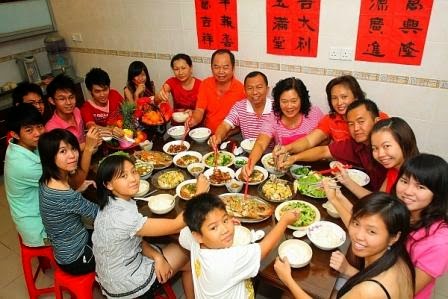 chinese year family dinner reunion together traditions families traditional years celebration fan during having reunite lot celebrate places reunions 19th