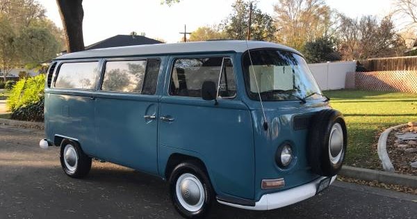 Dove Blue 1968 Volkswagen Bus | vw bus wagon