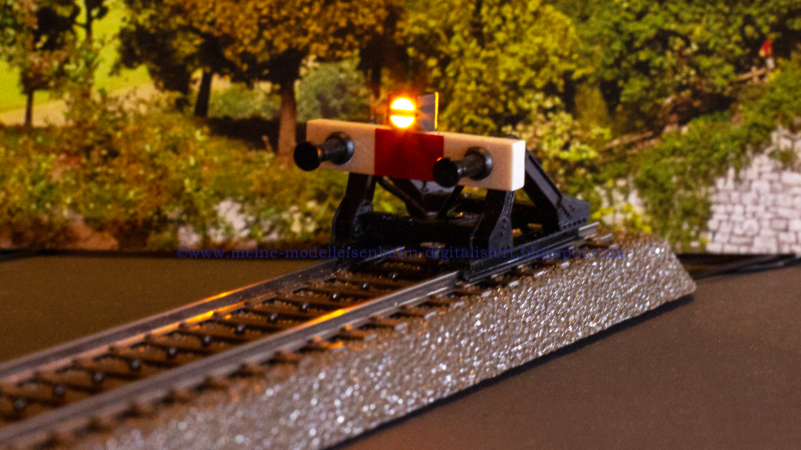 Märklin H0 C-Gleis 24978 Gleisende mit Prellbock beleuchtet Neuware Topp