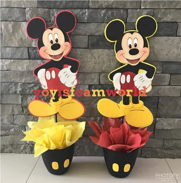 Una elaborada imagen en foam es la sensacion de este centro de mesa ...