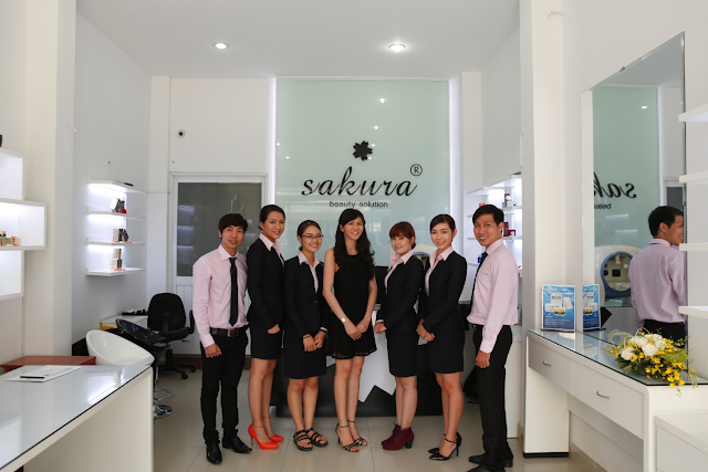 Đội ngũ nhân viên chăm sóc khách hàng giàu kinh nghiệm và nhiệt huyết của công ty Hoa Anh Đào